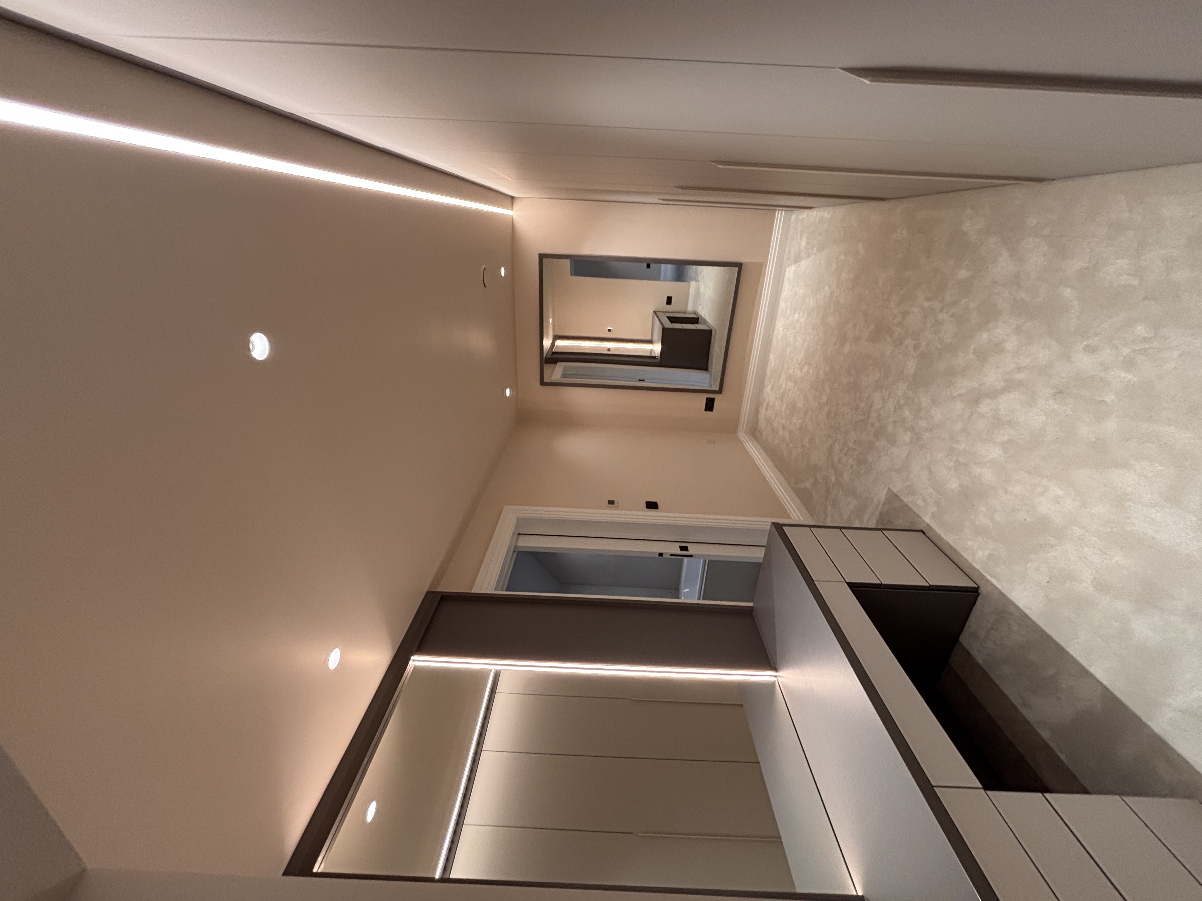 Dressing room LED lighting installation