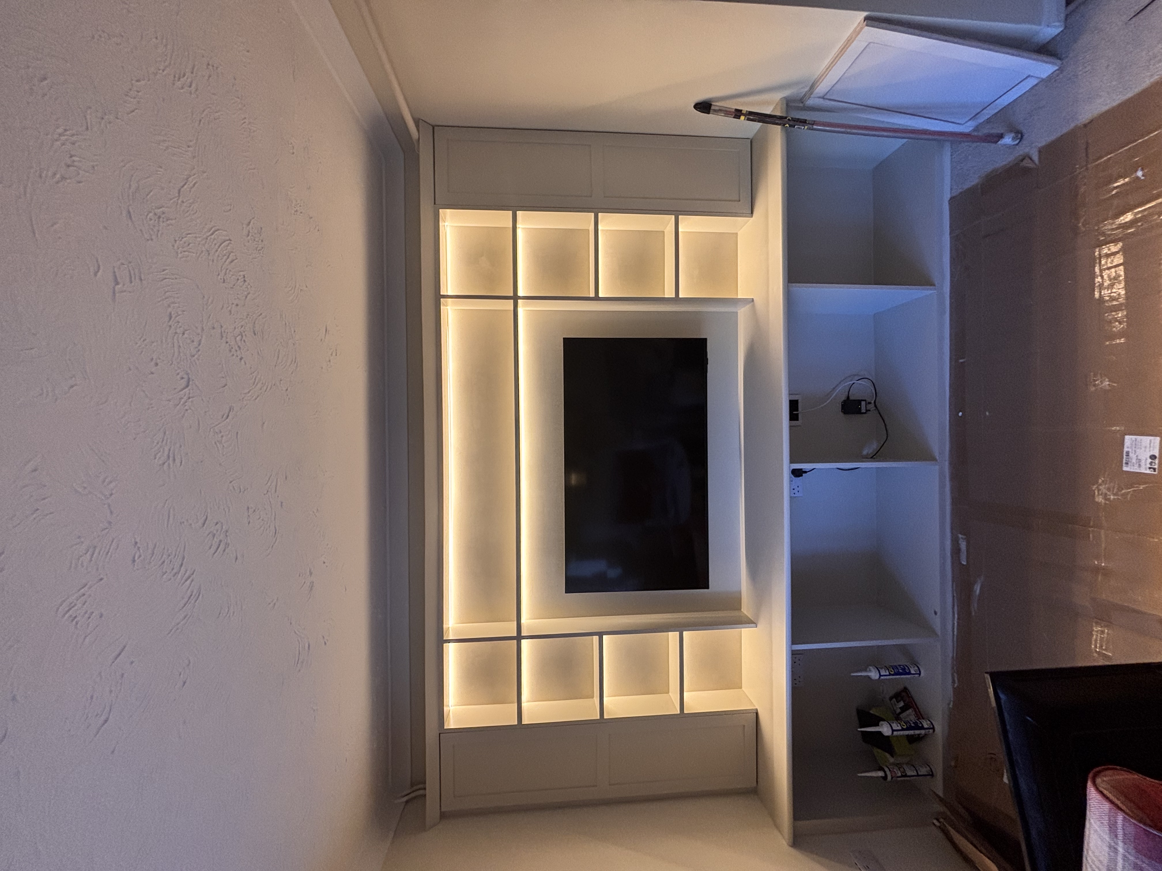 Media wall with integrated LED lighting